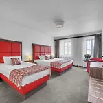 Отель Nelly Kellys Трутнов