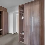 Отель Nelly Kellys 4*
