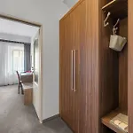 Отель Nelly Kellys 4*