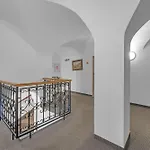 Отель Nelly Kellys Трутнов