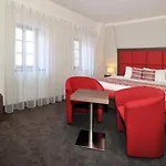 Nelly Kellys 4*