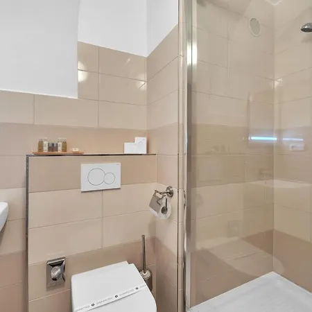 Nelly Kellys Hotel 4*