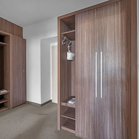 Hotel Nelly Kellys 4*