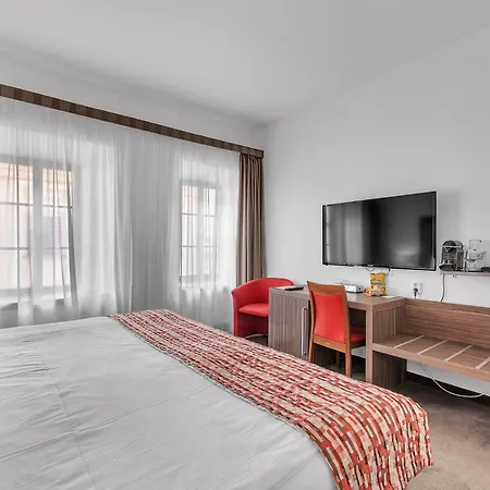 Nelly Kellys Hotel 4*