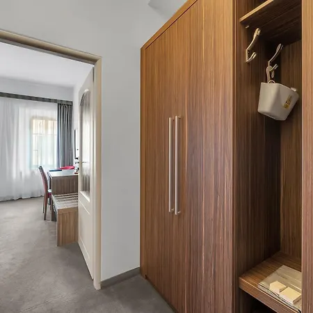 Hotel Nelly Kellys 4*