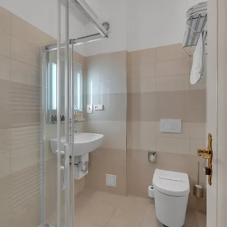 Hotel Nelly Kellys Trutnov