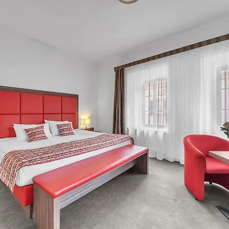 Nelly Kellys Hotel 4*
