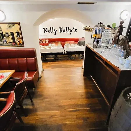 מלון Nelly Kellys 4*