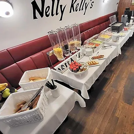 호텔 Nelly Kellys 4*
