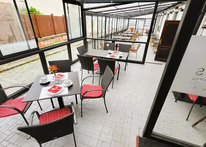 酒店 Nelly Kellys 特鲁特诺夫